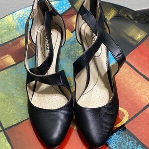 Life Stride Black Textured Heels